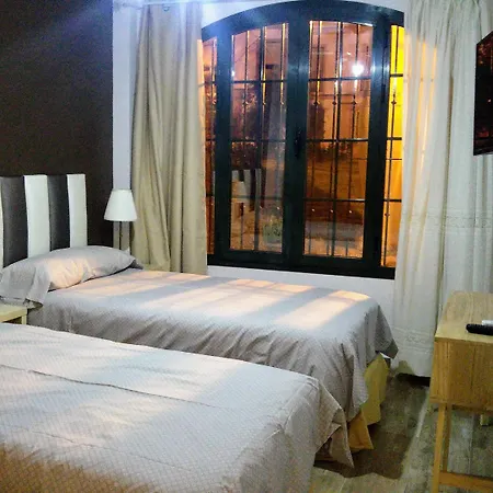 森特纳里欧酒店 *