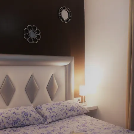 森特纳里欧酒店 *