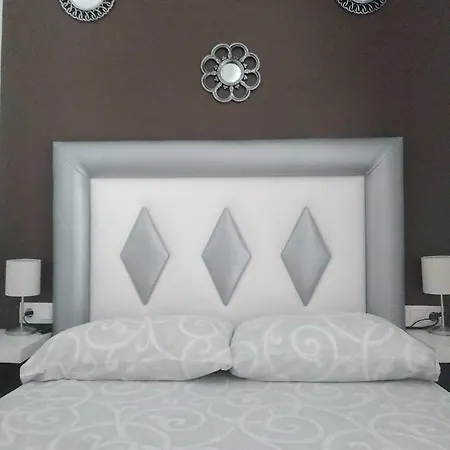 Hospederia V Centenario Хостел Эстепона